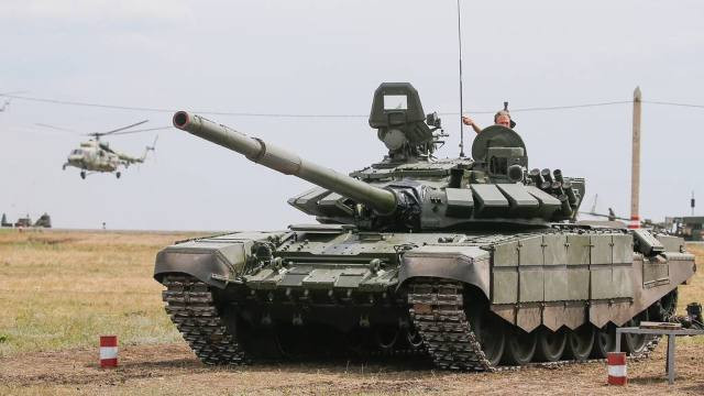 Vào ngày 6/1, một chỉ huy xe tăng T-90M Proryv có biệt hiệu là Svetliy, đã so sánh sự khác biệt trong khả năng xử lý và hiệu suất của xe tăng chiến đấu chủ lực T-72 và T-90M tại chiến trường Ukraine. Đoạn video so sánh được phát hành bởi Bộ Quốc phòng Liên bang Nga.