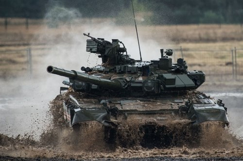 Một chỉ huy thứ hai của đơn vị xe tăng T-90 với tên gọi mã Bronya cho biết: Hệ thống bảo vệ tích cực của T-90M là rất tốt; nếu trên T-72, cả lái xe và chỉ huy đều phải quan sát mọi hướng, nhưng ở trong xe T-90M, họ chỉ cần tập trung nhìn về phía trước. Ngoài ra, T-90M còn được trợ giúp trực tiếp từ UAV, để tiêu diệt các mục tiêu không quan sát thấy.