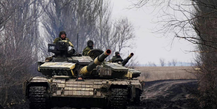 Cuộc chiến Nga-Ukraine vẫn đang diễn ra ác liệt, giới quan sát quân sự quốc tế nhận định, đây là cuộc xung đột giới lớn nhất kể từ thế kỷ 21. Mặc dù quân đội Nga đã trải qua sự suy giảm sức mạnh quân sự sau khi Liên Xô tan rã, nhưng khả năng trình độ cơ giới hóa của Quân đội Nga còn rất cao.