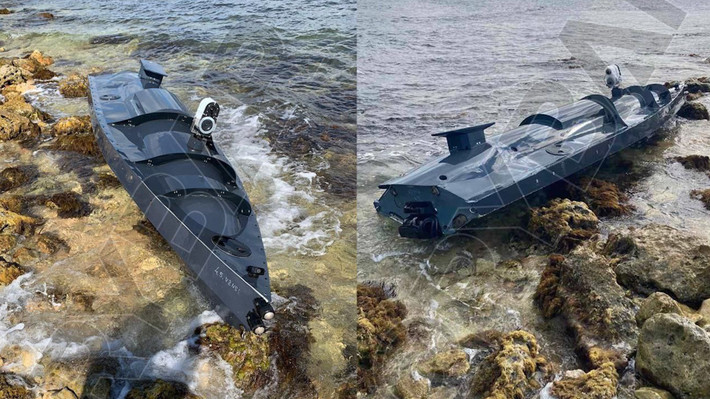 Vào tháng 9/2022, một chiếc USV tự sát của Ukraine lần đầu tiên được phát hiện mắc kẹt ở Sevastopol, đây là lần đầu tiên người ta có cái nhìn đầy đủ về loại vũ khí bí ẩn này của Ukraine. Nhưng rõ ràng, phiên bản USV đầu tiên được chụp vào thời điểm đó, có ngoại hình rất khác so với phiên bản mới được chụp lần này.