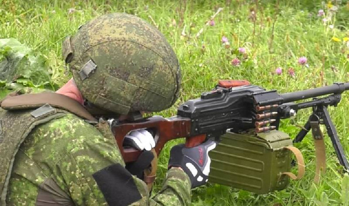 Điểm khác biệt là ở giai đoạn đầu, quân đội Ukraine phải đối mặt với Tập đoàn quân 58 tinh nhuệ Quân khu phía Nam của Quân đội Nga, đã được làm công tác chuẩn bị chiến đấu phòng ngự đầy đủ và chỉ chờ quân Ukraine đến là nổ súng.