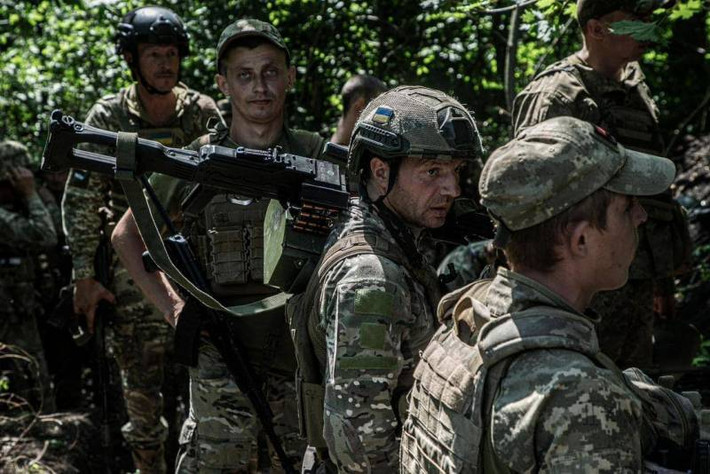 Mặc dù quân đội Ukraine bị tổn thất nặng nề, nhưng bất kể là NATO hay Ukraine, họ đều đang quảng bá rằng quân đội Ukraine vẫn duy trì hiệu quả chiến đấu và vẫn có một lực lượng dự bị mạnh, có thể thực hiện một cuộc tấn công mới bất cứ lúc nào. Nhận xét như vậy, có nghĩa là quân đội Ukraine đủ sức "đánh bại và vượt qua" mọi tuyến phòng thủ của quân Nga.