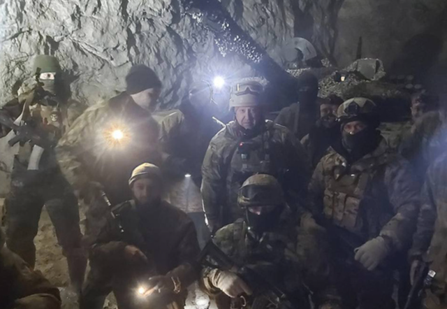 Tính đến 23h tối 12/1, liên quan đến việc kiểm soát Soledar, liên quân Nga và quân đội Ukraine có những thông tin rất khác nhau. Truyền thông Nga dẫn nguồn tin quân sự cho biết, quân đội Nga đã hoàn thành nhiệm vụ đánh chiếm và kiểm soát thành phố Soledar.