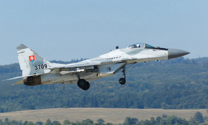 Không quân Ukraine đã sử dụng máy bay chiến đấu MiG-29 từ lâu, phi công Ukraine có thể lên máy bay lái ngay mà không cần huấn luyện; đây là ưu điểm lớn nhất của máy bay chiến đấu MiG-29. Nhưng ngoài điều đó ra, MiG-29 không có ưu điểm nào khác.
