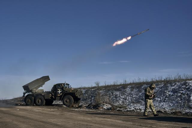 Việc Quân đội Ukraine tăng viện cho Bakhmut và Soledar với quy mô lớn như vậy, về cơ bản đã làm cạn kiệt lực lượng cơ động chuẩn bị cho chiến dịch Zaporozhye. Quân đội Ukraine thậm chí còn muốn chiếm Crimea từ trước, nhưng 2 đơn vị thiết giáp là Lữ đoàn 4 và 17 đã phải rút ra, để tăng cường cho mặt trận Bakhmut vì lý do này.