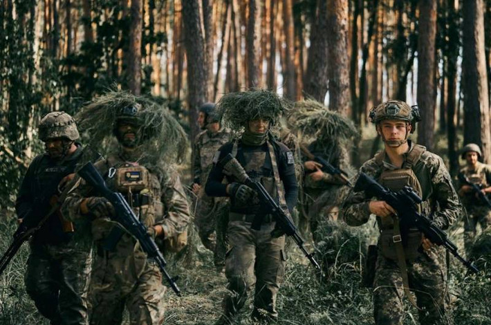Do ở Klishchiivka không có các công sự hoàn chỉnh, nên cả quân Nga và Ukraine sẽ phải đối mặt với áp lực phòng thủ rất nặng nề, nếu có ý định chốt giữ nơi này. Tuy nhiên Quân đội Ukraine có lợi thế về quân số rất lớn, nên không mất nhiều thời gian để chiếm được điểm cao Klishchiivka.