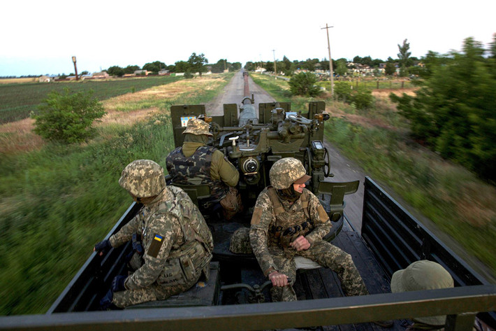 Trong chiến dịch phản công mùa hè đang diễn ra, Quân đội Ukraine tổn thất rất nhiều đơn vị tinnh nhuệ. Thậm chí những đơn vị mới thành lập, do NATO huấn luyện cũng bị đánh thiệt hại nặng nề, khó có thể tiếp tục chiến đấu. Thực sự bây giờ, quân đội Ukraine có rất ít quân dự bị có thể tham chiến.