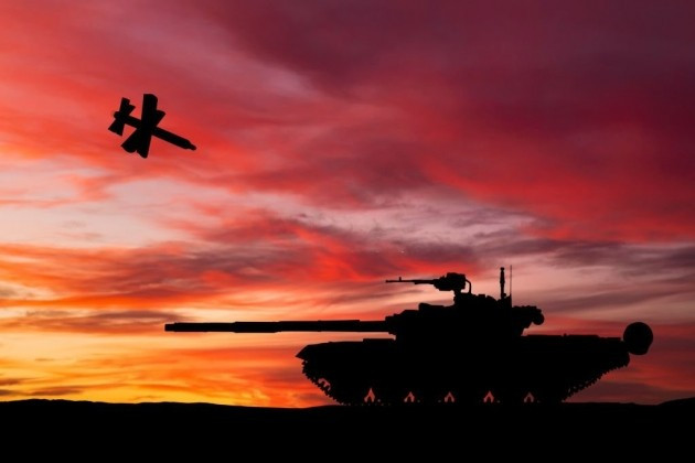 Với các mục tiêu khác, UAV Lancet sử dụng đầu đạn phân mảnh hoặc nhiệt áp có sức công phá lớn. Điều thú vị là tốc độ cuối cùng khi nó lao xuống mục tiêu của UAV Lancet tăng gần gấp ba lần, với tốc độ đáng kinh ngạc 300 km/h, khiến các mục tiêu khó có cơ hội chạy thoát.