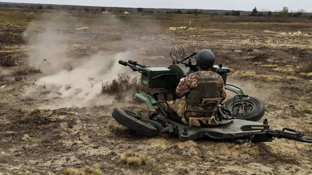 ZU-23-2, một loại pháo phòng không cỡ nhỏ (23mm), được Liên Xô phát triển và đưa vào trang bị từ những năm 1960. Được trang bị hai nòng và tiếp đạn bằng dây, nó có thể tiêu diệt mục tiêu trên không cách xa tới 2,5 km. Ngoài ra nó là vũ khí hỗ trợ hỏa lực mặt đất rất hiệu quả.