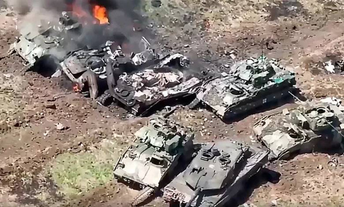 Thiệt hại nặng nhất là Lữ đoàn bộ binh cơ giới số 47 của Ukraine, do NATO huấn luyện, đã mất 30% số xe chiến đấu Bradley trong vòng hai tuần. Trong khi Lữ đoàn bộ binh cơ giới số 33 mất gần 10 xe tăng Leopard của Đức trong vòng một tuần. Ảnh: SVP.