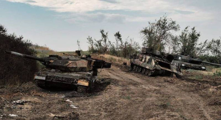 Với cường độ giao tranh ngày càng leo thang, nguy cơ bị tiêu diệt của Leopard 2 ngày càng cao. Trên bộ, Leopard 2 của Ukraine phải đối đầu với xe tăng và tên lửa chống tăng xách tay của Nga; trên không, những chiếc trực thăng vũ trang Ka-52 của Nga luôn theo sát Leopard 2 để “tìm diệt”. Ảnh: Pinterest.