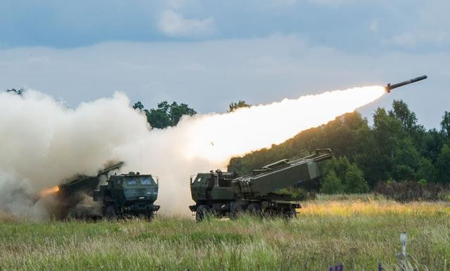 Ngoài ra, Mỹ có thể hỗ trợ tình báo để giúp Ukraine hiểu rõ hơn về kế hoạch tác chiến của đối phương. Nhưng điều quan trọng nhất, Mỹ cần hợp tác với các đồng minh và cộng đồng quốc tế, để xây dựng kế hoạch toàn diện hơn nhằm hỗ trợ Ukraine.