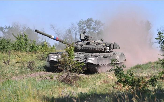 Xe tăng T-80BVM hiện đại hóa có hệ thống điều khiển hỏa lực tiên tiến, kính ngắm chỉ huy đa kênh... Thậm chí, xe tăng này còn lập kỷ lục về tầm bắn xa nhất của xe tăng trong cuộc xung đột Nga-Ukraine.
