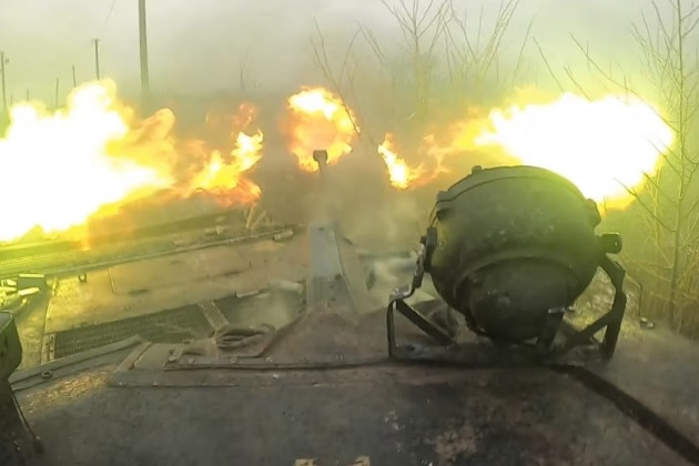 Đặc biệt, để giành được Donbass, quân đội Nga đã liên tục mở các cuộc tấn công vào khu vực này trong hơn 5 tháng qua, và cho đến tận ngày nay vẫn chưa tràn ngập được hoàn toàn địa điểm chiến lược này. Tuy nhiên, sau khi lính đánh thuê của Wagner của Nga, tạo ra bước đột phá lớn ở Soledar, quân đội Nga có khả năng sẽ chiếm Bakhmut trong tương lai gần.