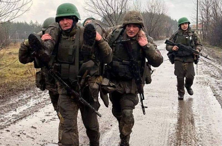 Nếu nhận xét của người đứng đầu Ukraine là đúng, điều đó có nghĩa là quân đội Ukraine có thể buộc phải lựa chọn rút khỏi Soledar. Rốt cuộc, một khi quân đội Nga "nổi điên", những tân binh Ukraine không có kinh nghiệm chiến đấu, sẽ không thể ngăn cản bước tiến của quân đội Nga.
