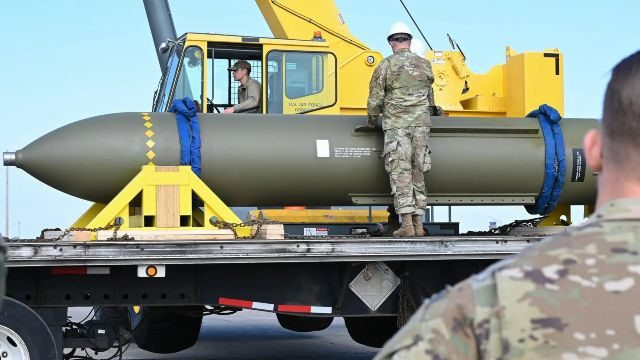 Nhưng cả ba máy bay chiến đấu trên của IAF đều không thể mang được loại bom xuyên hạng nặng GBU-57. Tuy nhiên, F-15EX sẽ được Israel sửa đổi để làm nhiệm vụ như vậy, nếu Tel Aviv quyết định mua nó.