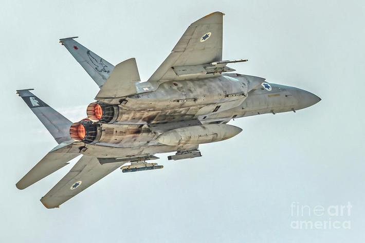 Tất nhiên, làm nhiệm vụ hộ tống F-15EX sẽ là những chiếc F-35A; nhưng tầm hoạt động của loại máy bay này không đủ bám theo F-15EX. Nhưng điều quan trọng là Israel sẵn sàng chấp nhận rủi ro đến mức nào? Dù người Israel đã chứng tỏ trong việc giải quyết những nhiệm vụ bất khả thi, nhưng đây là nhiệm vụ quá khó.
