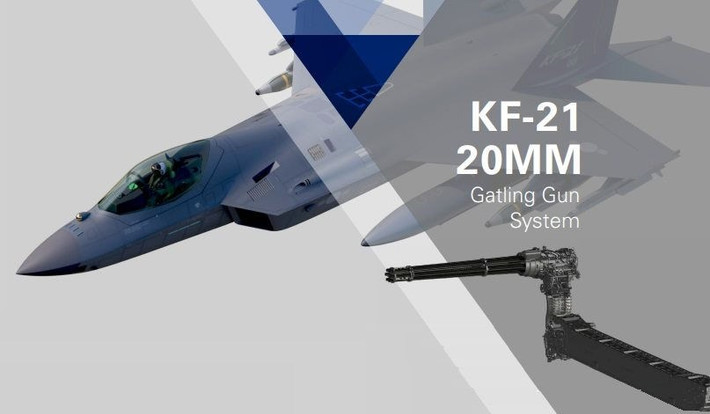 Về vũ khí chiến đấu tầm gần, F-22 được trang bị pháo M61A2 Vulcan cải tiến. Pháo được lắp bên trong thân máy bay, gần gốc cánh phải và phía trên cửa hút gió bên phải. Ngoài cận chiến tầm gần, pháo M61A2 có thể tiêu diệt các mục tiêu mặt đất.