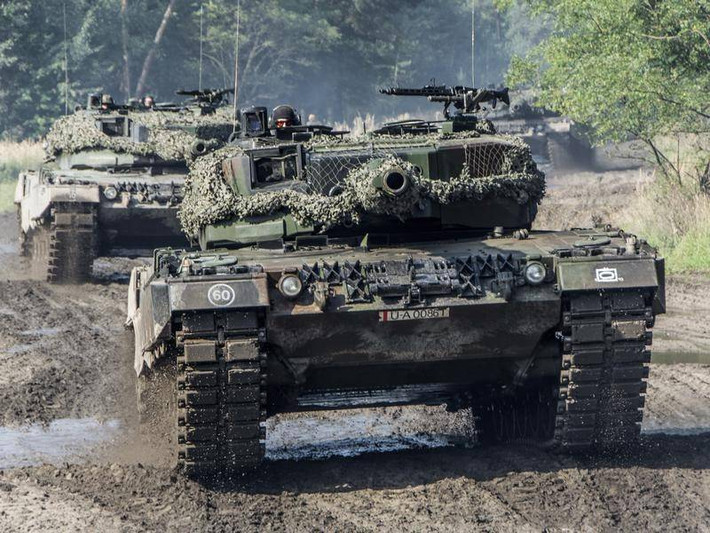 Các lực lượng thiết giáp của Ukraine tham gia cuộc tấn công, đã sử dụng đèn hồng ngoại và đèn khuếch đại ánh sáng mờ, để di chuyển trong đêm mà không phải bật đèn pha, nhằm tạo yếu tố bất ngờ và hy vọng chúng có thể nhanh chóng phát huy hỏa lực đột kích, sau khi vượt qua được các bãi mìn.