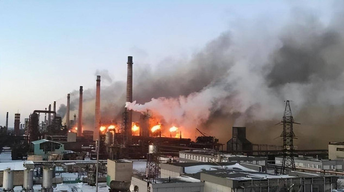 Nhưng cũng giống như các công trình ở nhà máy thép Azovstal ở Mariupol và các mỏ muối ở Soledar của Bakhmut, Avdivka cũng có một nhà máy than cốc với các công sự đồ sộ dưới lòng đất, được xây dựng từ thời Liên Xô, có thể chứa nhiều đơn vị dưới đó.
