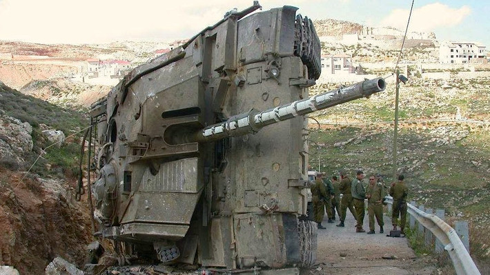 Nhưng ảo ảnh của Merkava bị phá vỡ ngay từ đầu năm 2002, khi xe tăng Merkava III đã bị thiệt hại trong trận đánh đầu tiên. Khi đó, lực lượng vũ trang Hamas đã sử dụng chiến thuật gài bom ven đường (IED), đã phá hủy một chiếc Merkava III của quân đội Israel.