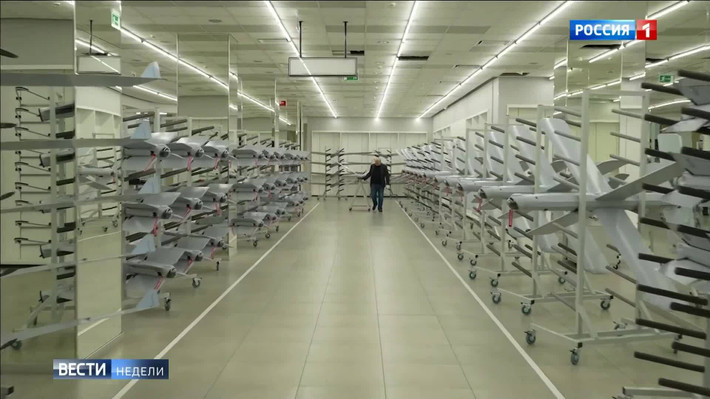 Theo hãng tin Anh BBC cho biết, để đáp ứng năng lực mở rộng sản xuất UAV Lancet đang tăng cao trên chiến trường Ukraine, nhà sản xuất Zala Aerođã mua lại một trung tâm mua sắm và biến nó thành xưởng sản xuất, sản lượng hàng năm có thể đạt ít nhất 50.000 chiếc.