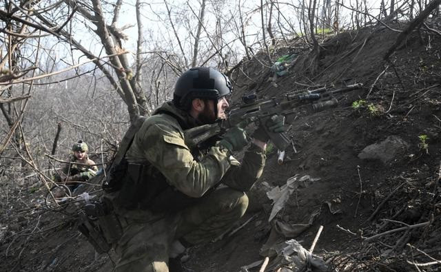 Ông Rogov nói thêm rằng, giao tranh đang diễn ra từ giáp giới của vùng Zaporozhye với tỉnh Donetsk, hướng tới các làng Olgovskoye, Malinovka, Charivnoye, Belogorye cho đến làng Kamenskoye.