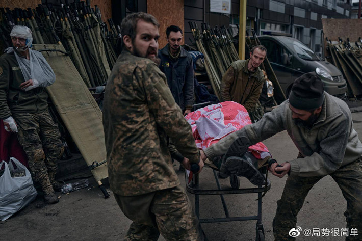 Bước vào năm 2023, Quân đội Ukraine gặp nhiều bất lợi, khi gặp thương vong nặng nề, trong 10 ngày đầu tháng 2, Quân đội Ukraine đã phải chịu hàng nghìn thương vong; trong đó có ngày, Quân đội Ukraine có 400 quân bị loại khỏi vòng chiến đấu.