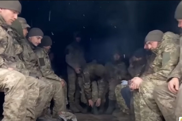 Theo dự đoán, trong vòng 24 giờ tới, thành phố Bakhmut có thể bị quân đội Ukraine triệt thoái hoàn toàn; hiện điều này cũng được xác nhận bởi một số chuyên gia quân sự và phóng viên chiến trường Nga, rõ ràng là chiến dịch Bakhmut đã đi vào giai đoạn cuối.
