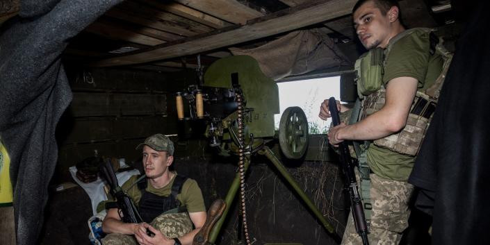 Ngoài ra, mặc dù quân đội Ukraine vẫn tuyên bố giữ vững khu vực phía nam của Nhà máy chế biến kim loại màu Artyom và các tòa nhà lân cận, họ thậm chí còn sử dụng hệ thống cống ngầm phức tạp và hầm trú ẩn phòng không của Nhà máy Artyom, để tiếp tục tập kích, phục kích quân Wagner.