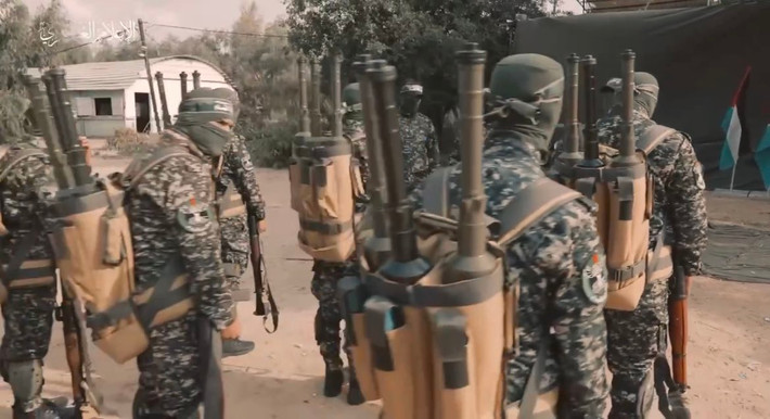 Tất cả các nội dung huấn luyện chiến đấu của “biệt đội tử thần” Hamas đều cực kỳ cơ bản, bao gồm việc sử dụng thành thạo vũ khí cá nhân, lái xe, sử dụng súng chống tăng, huấn luyện khả năng trinh sát và huấn luyện các kỹ năng như như bắt cóc và nổ mìn.