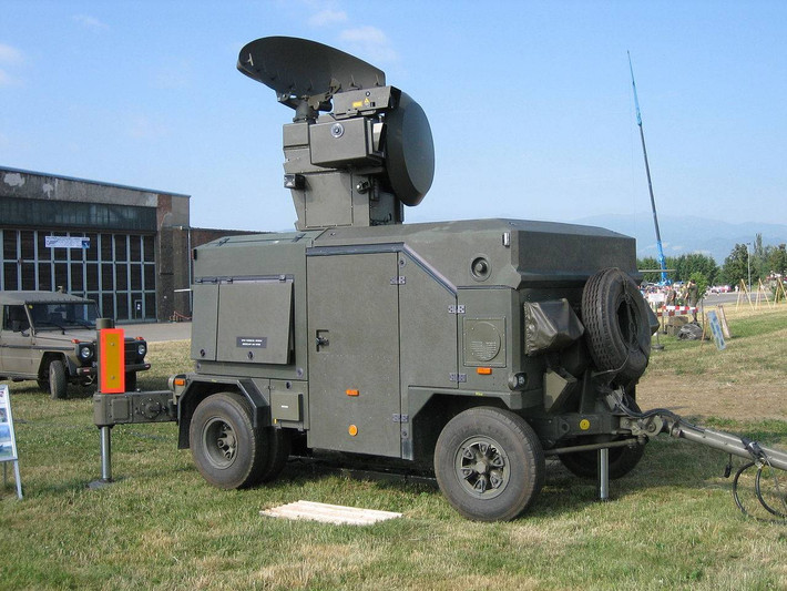 Trạm điều khiển cho hệ thống phòng không Skyguard/Aspide được đặt trong một cabin duy nhất được gắn vào một xe kéo hai trục, gồm một radar theo dõi với phạm vi khoảng 15 km và một radar trinh sát phát hiện mục tiêu hoạt động ở băng tần Z, có khả năng phát hiện mục tiêu lên tới 60 km. Bên trong trạm là máy tính và thiết bị video.
