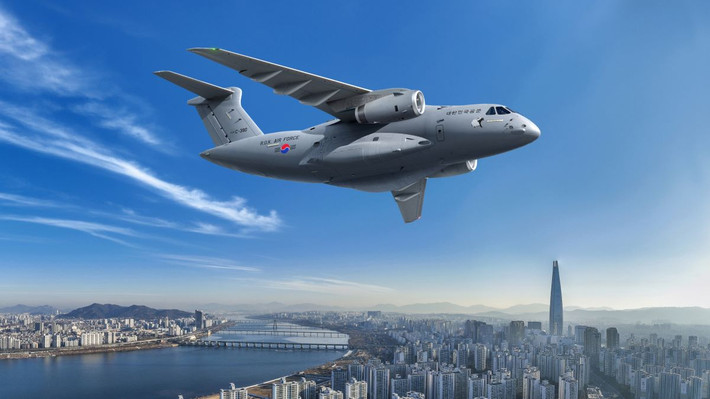 Thứ hai, C-390 thiếu đối thủ cạnh tranh; được biết, máy bay vận tải C-390 được trang bị động cơ phản lực tiên tiến, độc nhất trên thế giới. Máy bay vận tải đạt tốc độ 870 km/h và được trang bị nhiều thiết bị như hệ thống CARP (hỗ trợ phi công khi cất và hạ cánh) và radar chiến thuật.