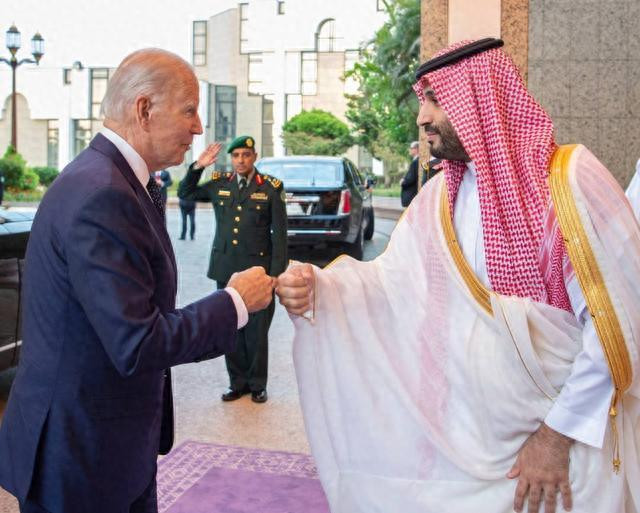 Thậm chí có những thuyết âm mưu còn cho rằng, cuộc tấn công của Hamas hoàn toàn được chuẩn bị và tài trợ bởi Iran, nhằm ngăn cản Israel “hòa giải với Ả Rập Saudi”. Trong khi những thuyết âm mưu này vẫn chỉ là thuyết âm mưu, thì cuộc xung đột ở Trung Đông lại bùng lên với sự ác liệt mới.