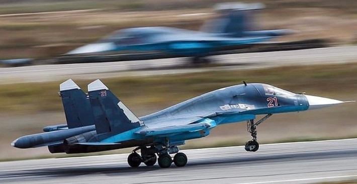 Su-34 là máy bay chiến đấu có tầm hoạt động xa nhất trên thế giới, với tầm hoạt động tương đương với các máy bay ném bom chiến lược siêu thanh như Tu-22M; mặc dù Su-34 chỉ là máy bay chiến đấu chiến thuật. Ảnh: MG.