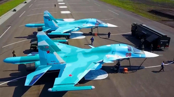 UCA cũng nêu bật về tầm quan trọng của việc bàn giao loạt Su-34 mới: "Tiêm kích bom Su-34 là một phần quan trọng trong sức mạnh tấn công của lực lượng không quân chiến thuật Nga". Đợt giao bàn giao Su-34 trước đó cho Không quân Nga, diễn ra vào ngày 16/11/2022 và vào đầu tháng 7/2022. Ảnh: Military.