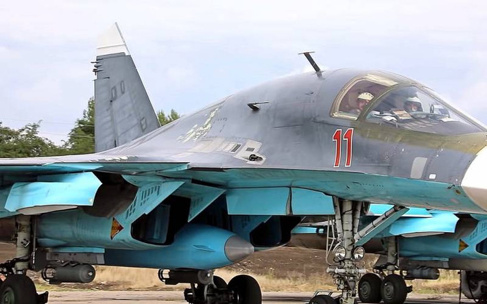 Tiêm kích bom Su-34 cũng được Không quân Nga mua với số lượng lớn hơn bất kỳ loại máy bay chiến đấu nào khác, với số lượng giao hàng ổn định ở mức 14 chiếc mỗi năm kể từ năm 2014; nhưng đã tăng lên kể từ năm 2022 do nhu cầu hoạt động ở Ukraine. Ảnh: Military.
