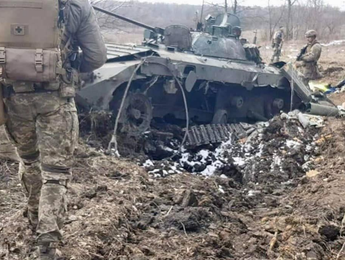Trước đó, trong cuộc chiến Mariupol, quân đội Ukraine đã cầm cự được 82 ngày. Quân đội Ukraine kéo dài 104 ngày trong trận chiến phía bắc Donetsk. Tại khu vực Bakhmut, quân đội Ukraine đã kiên trì trong 6 tháng, và cuộc đấu tranh giữa hai bên đã mang lại cho Bakhmut danh hiệu tàn khốc là "cối xay thịt", hay "trận Verdun của thế kỷ 21".
