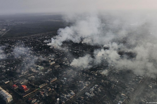 Theo hãng tin Anh Reuters, các quan chức quân đội Ukraine vào tối ngày 29/3 cho biết: "Cuộc đột kích của đối phương vào Bakhmut đã đạt được một mức độ thành công nhất định"; trong khi "quân phòng thủ của chúng tôi đã giữ vững thành phố và đẩy lùi nhiều cuộc tấn công của kẻ thù".