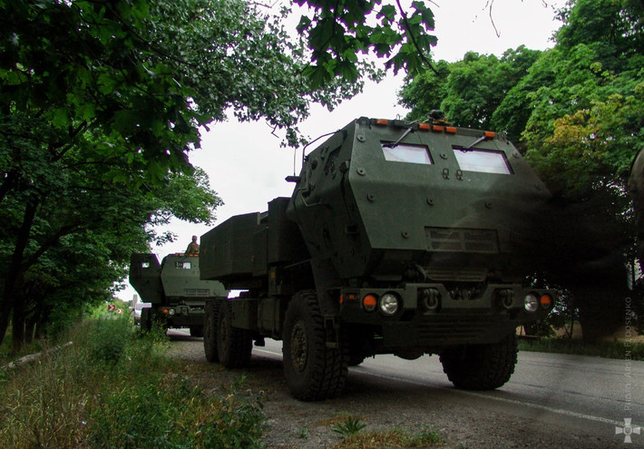 Khách quan đánh giá, bệ phóng tên lửa HIMARS ra đời từ chiến tranh Lạnh, công nghệ không mấy tiên tiến; nhưng nó có thể tạo huyền thoại trên chiến trường Ukraine, bởi Nga chưa có kinh nghiệm hoặc thậm chí là tâm lý chủ quan, tạo thành "lợi thế bất đối xứng".