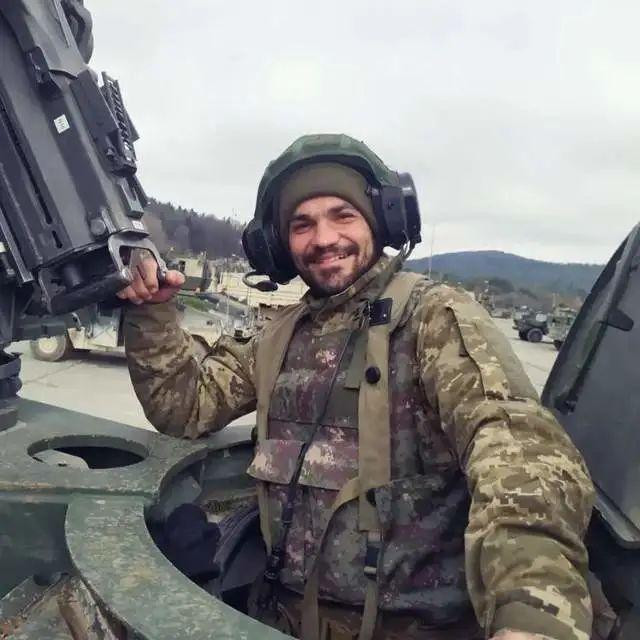 Đồng thời, “lực lượng tinh nhuệ cuối cùng”, gồm khoảng 60.000 quân Ukraine được huy động toàn lực về hướng Orekhiv. Theo ước tính sơ bộ, có ít nhất 83 xe bọc thép Ukraine tiến theo đội hình, đây là một trong những hoạt động quân sự lớn nhất của quân đội Ukraine nhằm vượt qua “cửa tử” Robodine trong thời gian tới.