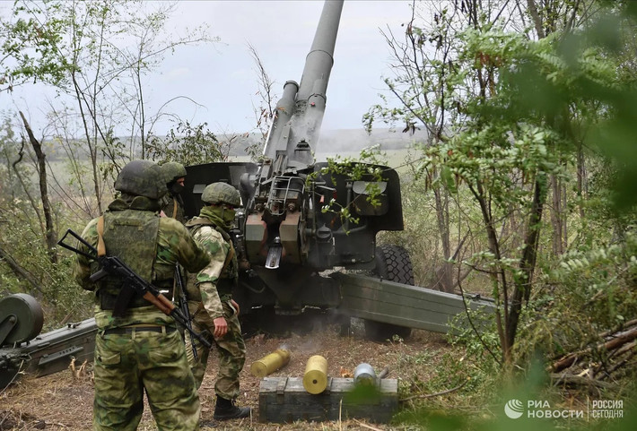 Tuy nhiên, trước sự tấn công bằng hỏa lực tầm xa của quân Nga, quân tấn công Ukraine thiếu sức chịu đựng và không giữ được kết quả lúc đầu, nên buộc phải rút lui về khu vực xuất phát tiến công ban đầu là thị trấn Orekhiv ở phía bắc làng Rabotino, cách đó gần 10 km.