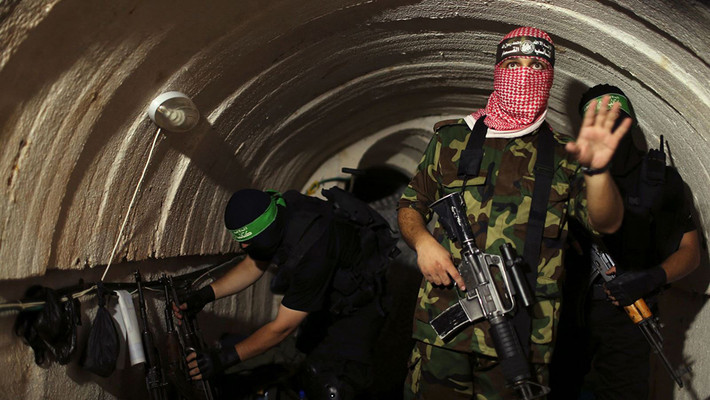 Vào tháng 7/2014, các chiến binh Hamas đã đột nhập vào Israel thông qua một trong các đường hầm và thực hiện thành công cuộc tấn công vào một tiền đồn của Israel, gây ra xung đột quân sự quy mô lớn giữa hai bên.
