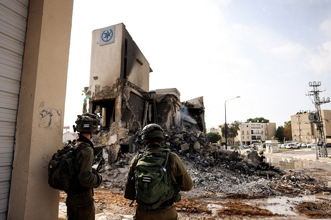 Đặc biệt là khi xe tăng Merkava hoạt động ở Dải Gaza, phải di chuyển trong “mê cung” của các thành phố đông dân cư và đối phó với mạng lưới đường hầm như “mạng nhện”, được Hamas sử dụng để phục kích quân đội Israel với quân số, vũ khí, trang bị vượt trội.