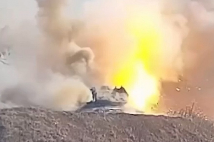 Toàn bộ hành động đánh xe tăng Israel của chiến binh Hamas diễn ra suôn sẻ và rất thành thục, kíp xe tăng Israel hoàn toàn không hề hay biết, khiến chiếc tăng Merkava được biết đến là một trong những xe tăng chiến đấu chủ lực tốt nhất thế giới, đã bị tiêu diệt chỉ trong vài giây.
