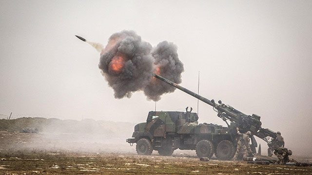 Theo tờ Bulgarian Military, loại đạn đặc biệt dùng cho pháo Caesar mà Moreau đang đề cập đến, đó chính là loại đạn tăng tầm, có tầm bắn lớn nhất là 40 km. Theo ông Moreau, những loại đạn này rất đắt tiền, chúng không được sản xuất tại Pháp và Paris sẽ phải trả nhiều tiền hơn cho Đức để sản xuất chúng. Ảnh: Foxt.