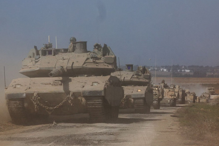 Theo AFP, Israel đã tập hợp hàng trăm nghìn quân gần Dải Gaza. Lực lượng Phòng vệ Israel (IDF) đưa ra tuyên bố vào ngày 14/10 rằng, quân đội Israel đang chuẩn bị cho một "chiến dịch lớn trên bộ" và sẽ thực hiện "kế hoạch tấn công trên bộ rộng rãi".