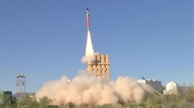 Điều quan trọng là Israel có đủ đạn tên lửa Vòm sắt để đối phó với cuộc chiến tranh tiêu hao đang diễn ra hay không, khi lô hàng viện trợ quân sự đầu tiên được Mỹ công bố cho Israel, bao gồm tên lửa đánh chặn của hệ thống Vòm sắt, dường như chỉ mang “tính chất minh họa”.
