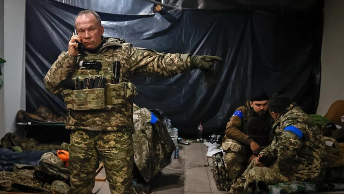 Cùng ngày, tướng Oleksandr Syrskyi, Tư lệnh lục quân Quân đội Ukraine cho biết, việc Quân đội Ukraine quyết tâm giữ vững thành phố Bakhmut, đóng vai trò quan trọng trong cuộc xung đột.