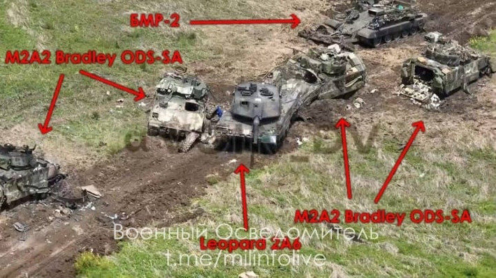Xe thiết giáp Bradley M2A2, dù có lớp giáp dày hơn những chiếc BMP-2/3 của Liên Xô, nhưng cũng không bằng lớp giáp hạng nặng của xe tăng chiến đấu chủ lực, nên bị hạ gục cũng là điều hiển nhiên. Ảnh: Milinfolive.